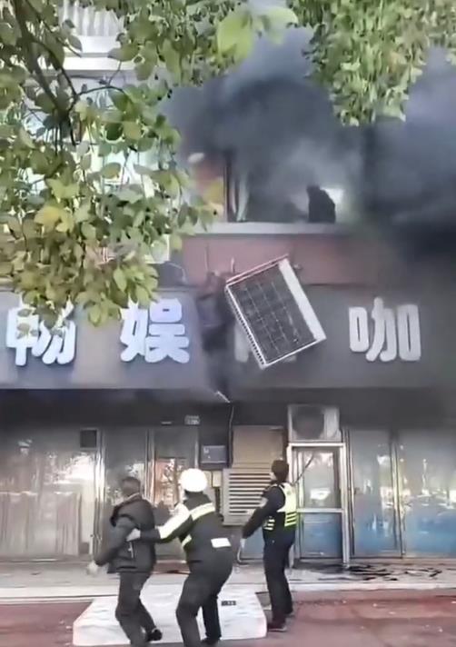 江西新余市渝水区一临街店铺发生火灾