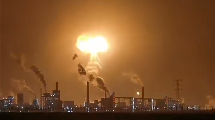 宁夏一企业发生爆燃事故，空中可见蘑菇云状火球-消防百事通
