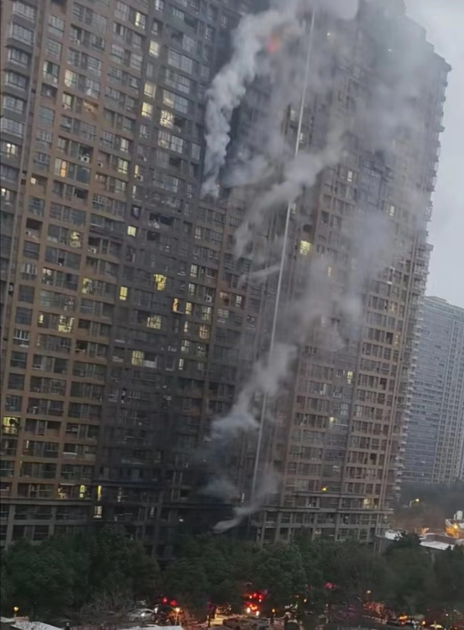 南京居民楼火灾死亡人数增至15人