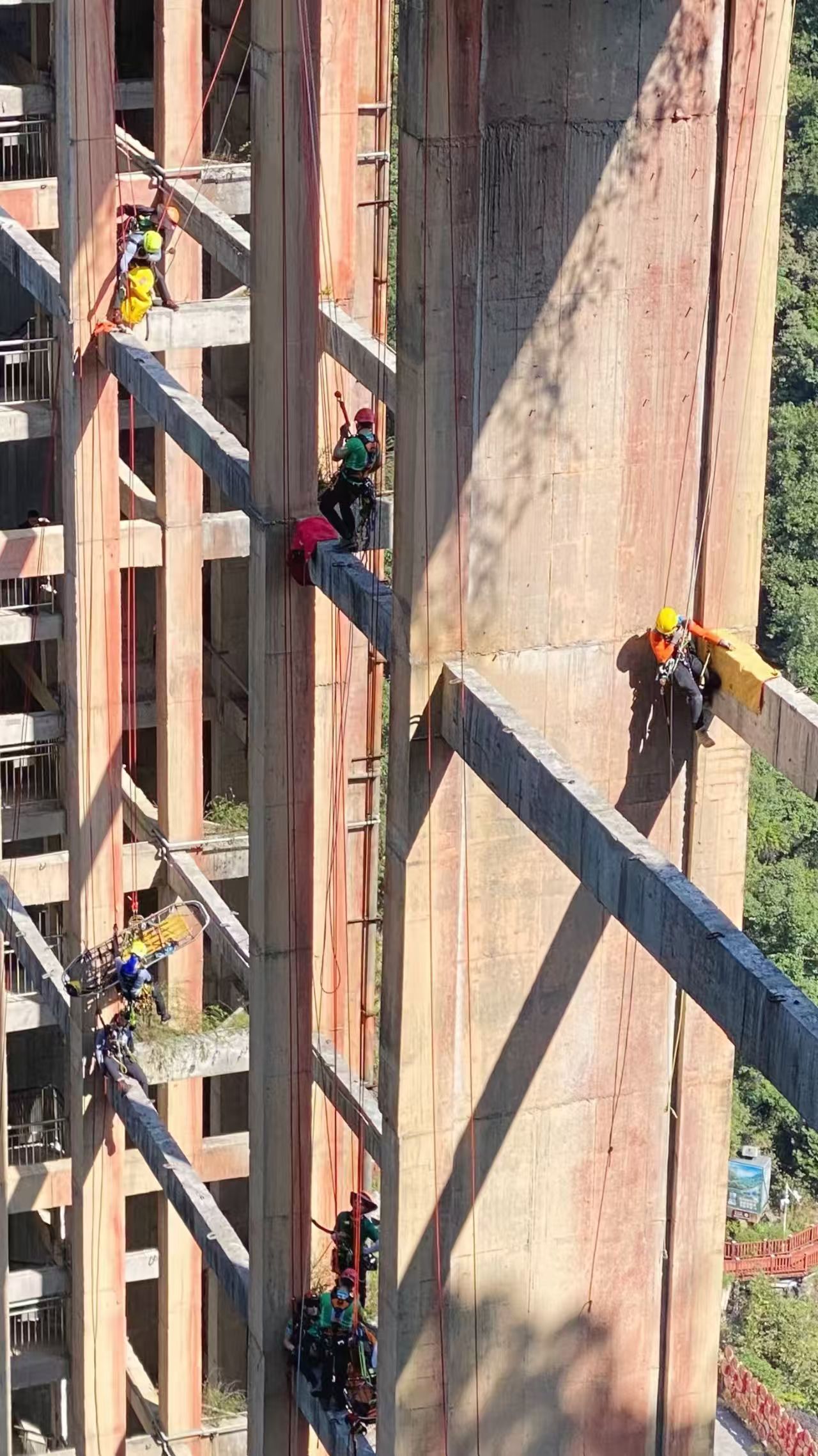 GRIMPDAY “攀登之日”国际绳索救援赛在广东乳源举行